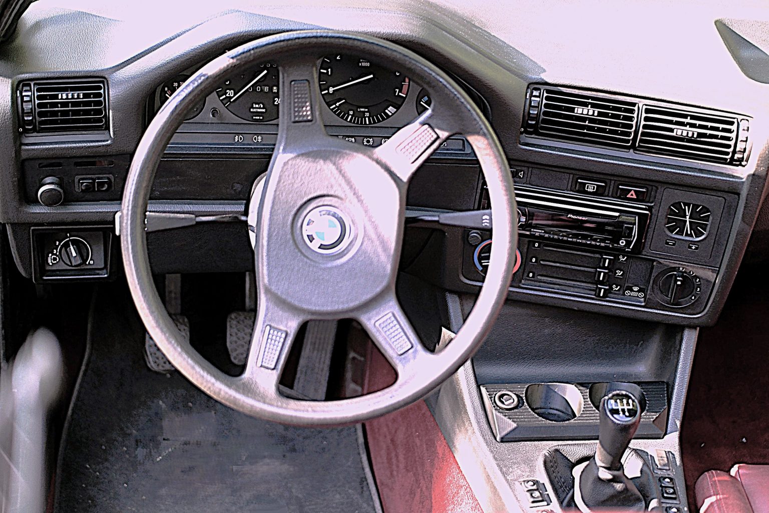 BMW E30 Cockpit